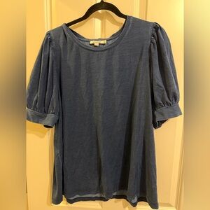 Chico’s balloon style short sleeve dark blue top.